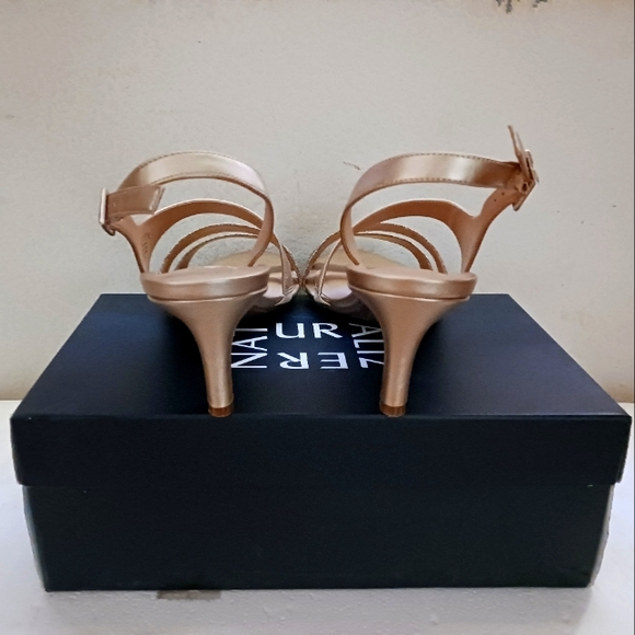 Naturalizer - Picture 3 of 4